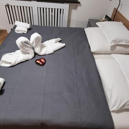 Studio Apartment Naehe S-Bahn Inklusive Parkplatz Oberesslingen Exterior foto